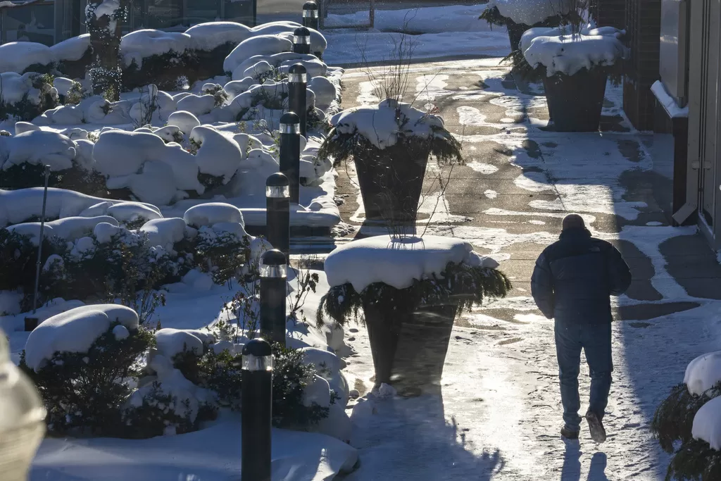 Weekend's winter storm coming in 2 waves: When will each hit?